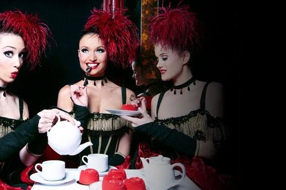 Cabaret parisien et French Cancan, vous avez le privilège d'assister à un Dîner-Spectacle au Paradis Latin