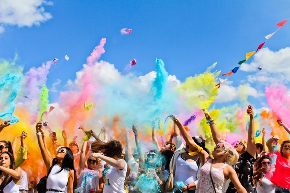 Casting.fr est partenaire de la deuxième édition du Holi One Colour Festival, demandez vos pass !