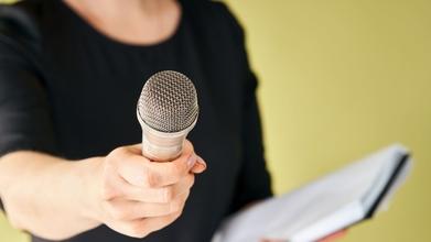 Casting comédienne et journaliste pour interview joueuse de tennis professionnelle