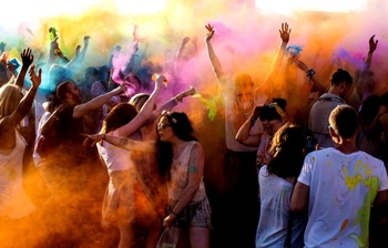 Casting.fr est partenaire de la deuxième édition du Holi One Colour Festival, demandez vos pass !