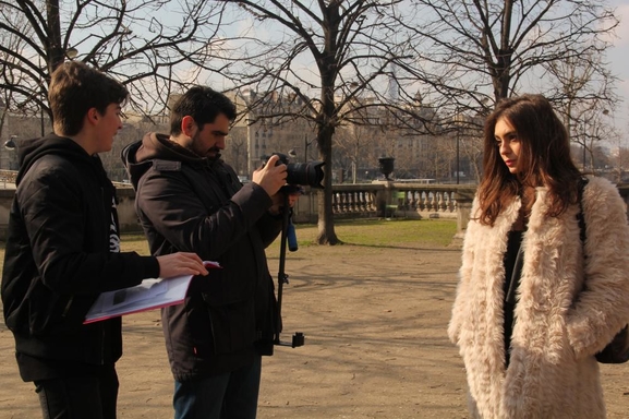 Découvrez en excusivité sur casting.fr l'une de nos membres: Célia Diane dans le court-métrage "Hours Pass By"