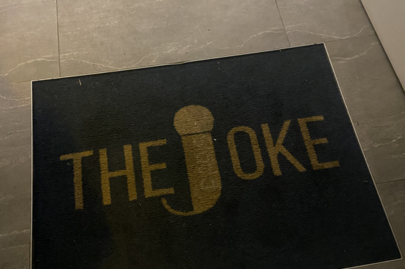 Vous aimez le stand up ? Découvrez « The Joke », le comedy club le plus chic de Paris fondé par Baptiste Lecaplain