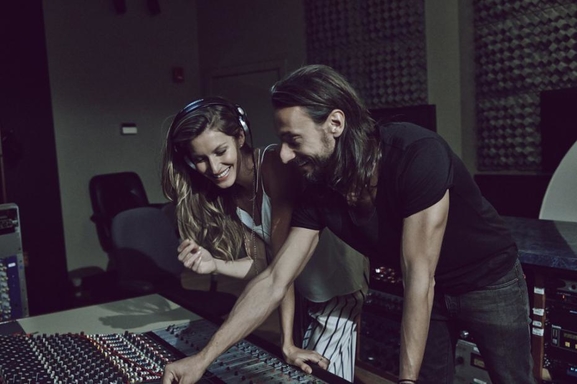 Gisele Bündchen et Bob Sinclar avec "Heart of Glass" font danser le monde entier