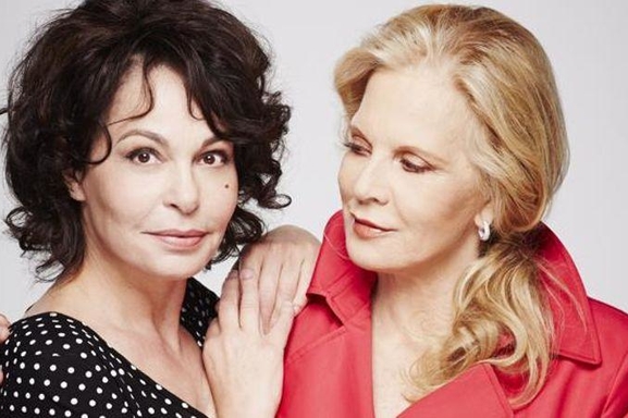 Sylvie Vartan et Isabelle Mergault un duo surprenant pour la pièce: « Ne me regardez pas comme ça »