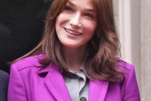 Carla Bruni-Sarkozy tourne pour Woody Allen!